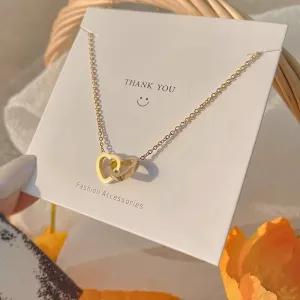 Imagen del producto Collar doble corazón: elegancia y estilo para mujeres | Compra online en Tiendafiable