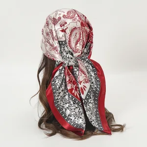 Imagen del producto Pañuelo cuadrado de satén para mujer: Elegancia y estilo en un accesorio versátil | Compra online en Tiendafiable