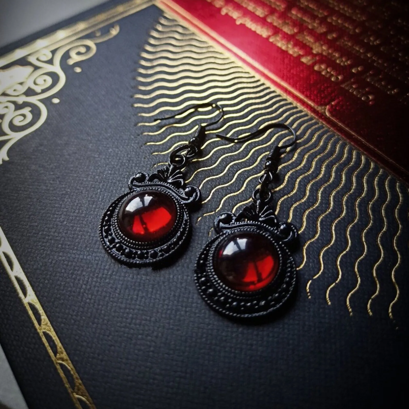 Alhajas De Estilo Retro: Una Colección Asombrosa Y Brillante